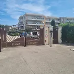 Joli Studio Climatise Avec Jardin Dans Residence Avec Piscine