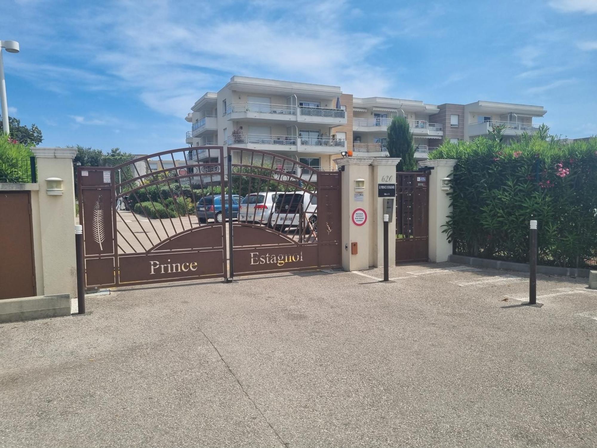 Appartement Joli Climatise Avec Jardin Dans Avec Piscine *